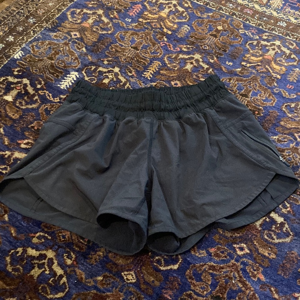 Lululemon Black Tracker Shorts 4 Barely worn!